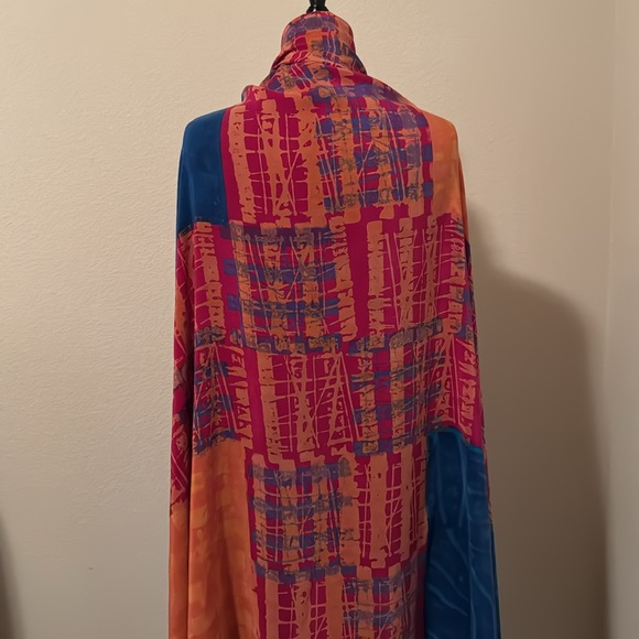 Silk Saree in Blues, Oranges & Reds - Picture 3 of 8